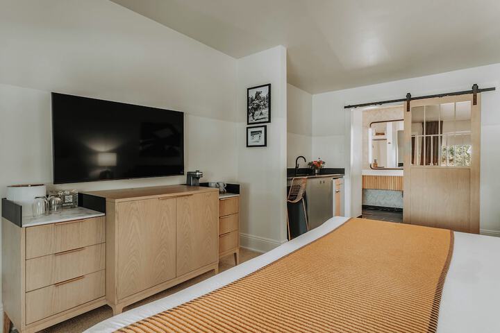 Room 9 of 37