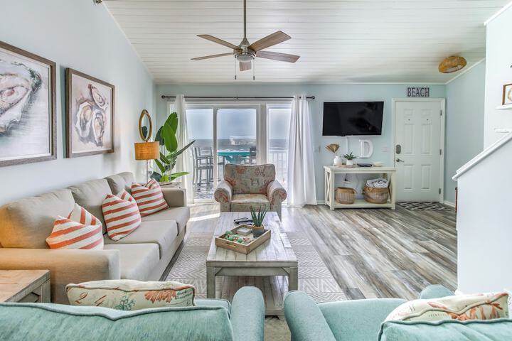 salt & Light Oceanfront Condo w / Pool & Elevator