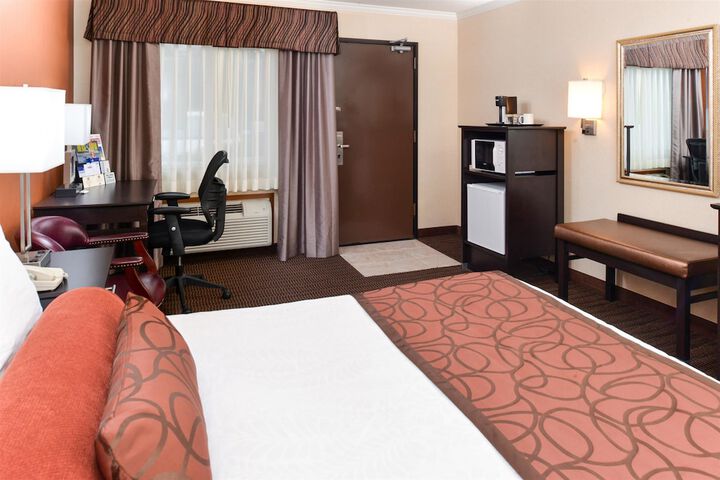 Best Western Plus Landmark Inn