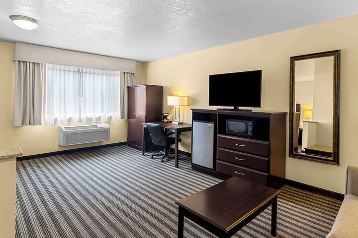Quality Inn & Suites Vancouver - Hazel Dell