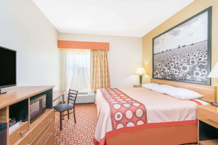Room 8 of 14