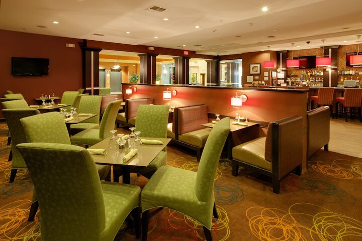 Dining 18 of 19