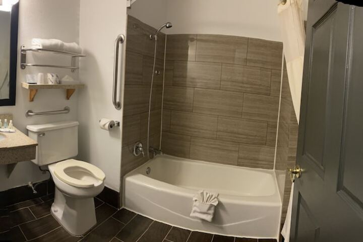 Quality Inn Mauston I-90