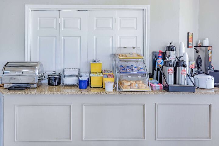 Breakfast/Coffee Service 20 of 25
