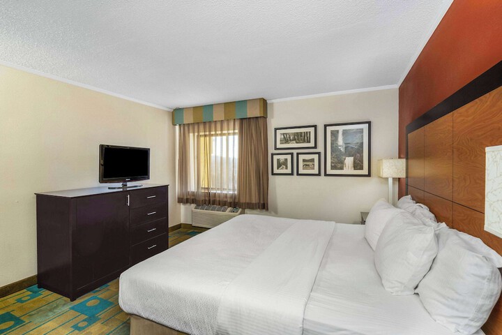 Room 10 of 25