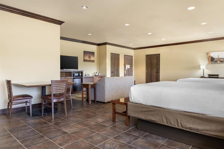 Best Western Plus Cimarron Hotel & Suites
