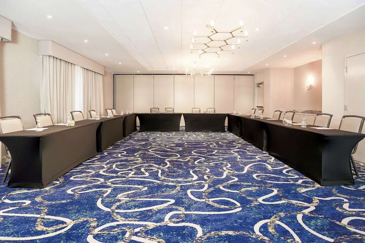 DoubleTree by Hilton Austin - University Area