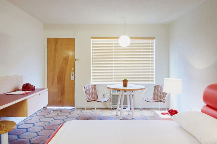 Room 74 of 119