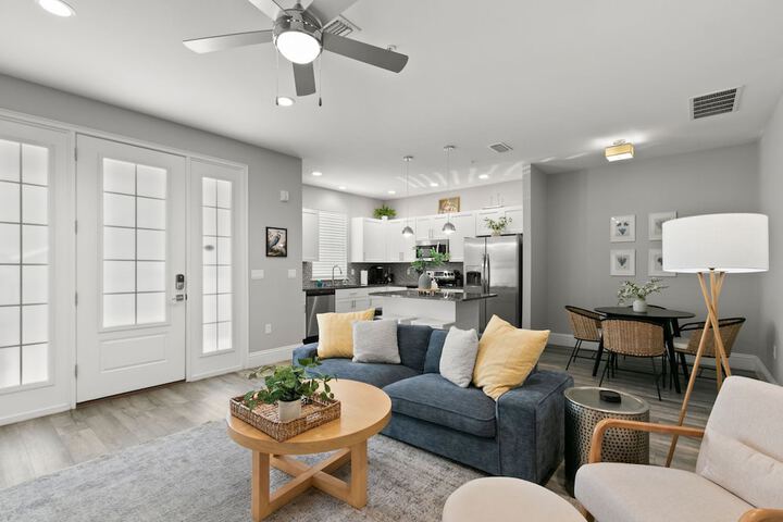 NEW Canopy Cabana Luxury Downtown Apt