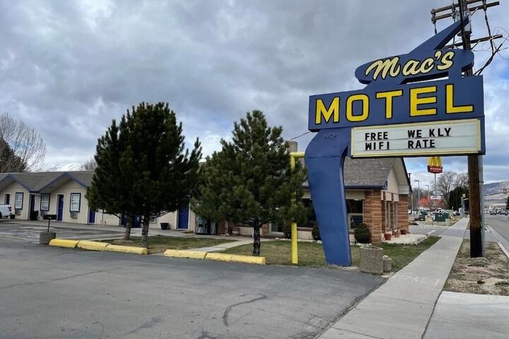 Macs Motel