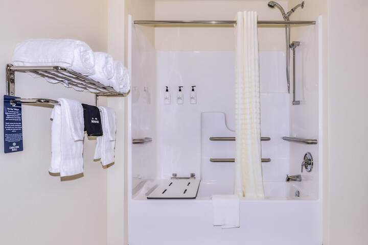Cobblestone Hotel & Suites - Rhinelander
