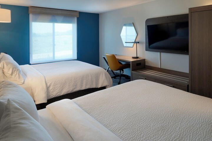Holiday Inn Express Hotel & Suites Fort Atkinson by IHG