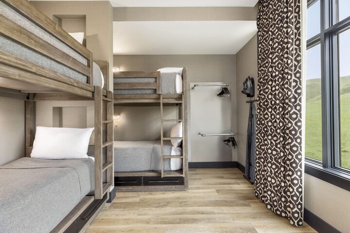 Room 44 of 82