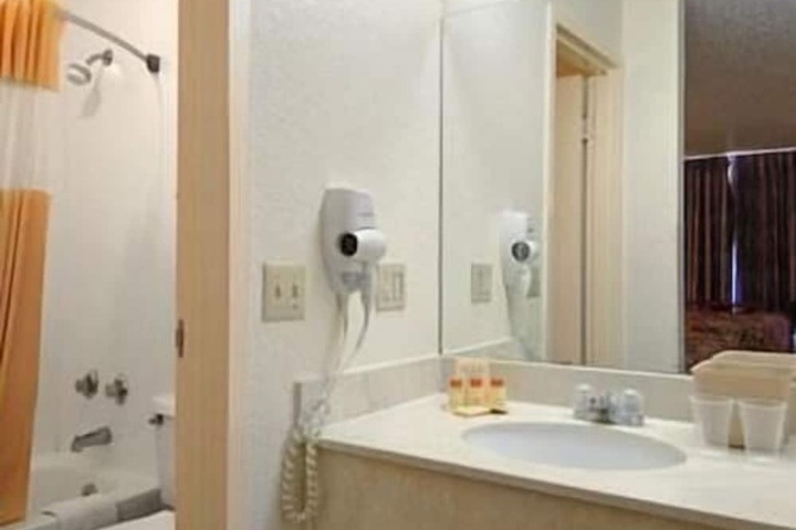 Days Inn by Wyndham Hillsboro TX