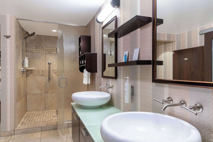 Hampton Inn & Suites Madison / Downtown