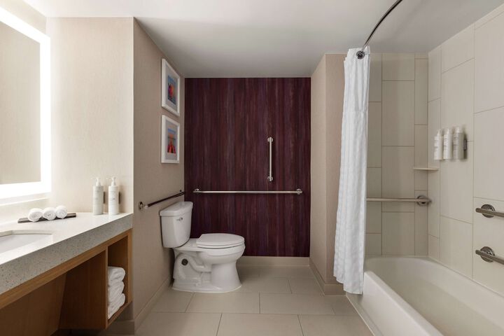 Room 32 of 108