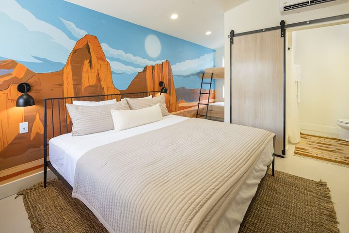 Room 17 of 38