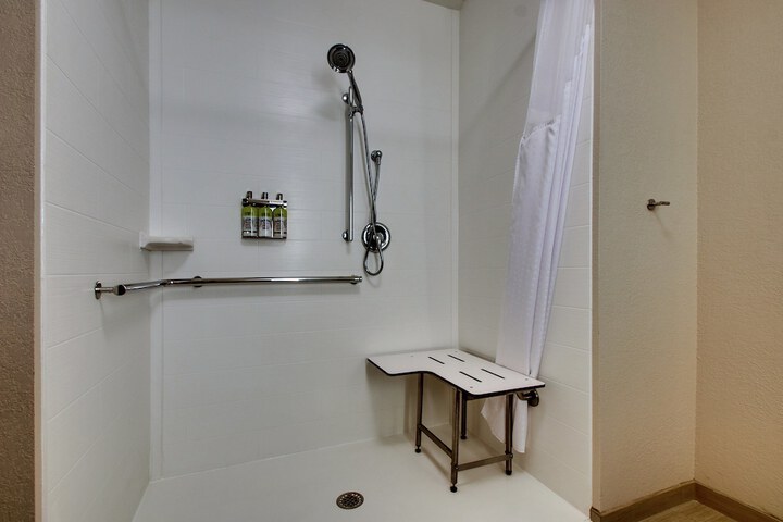 Room 16 of 35