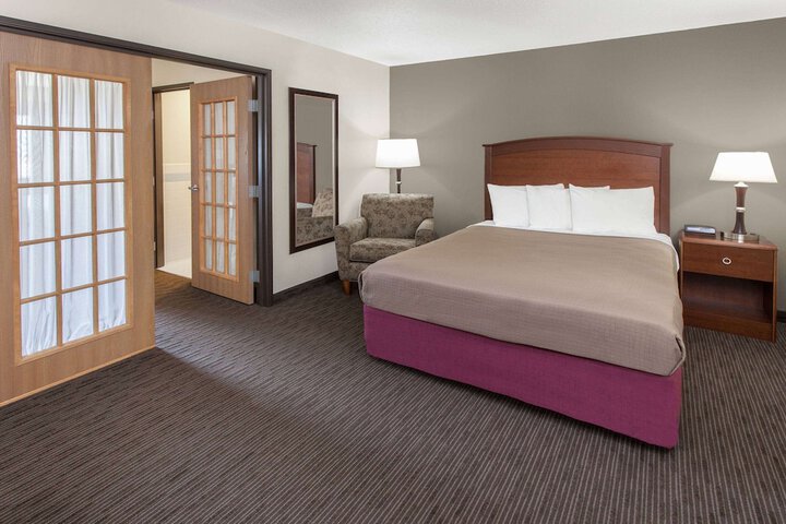 Room 14 of 28
