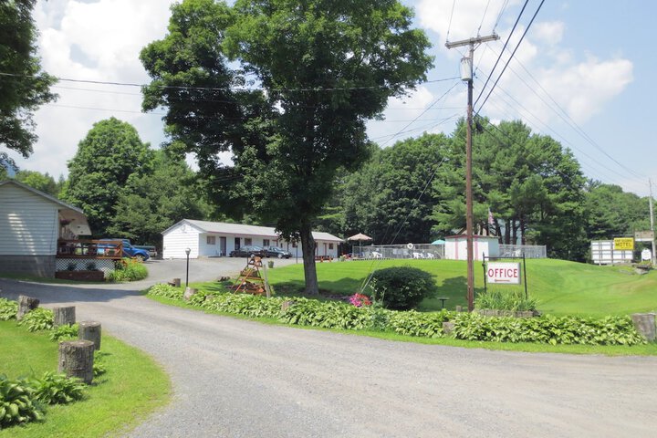 Four Seasons Motel