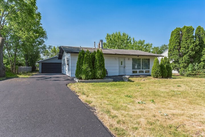 Charming Contemporary Family Home 3 Bedroom Home by RedAwning