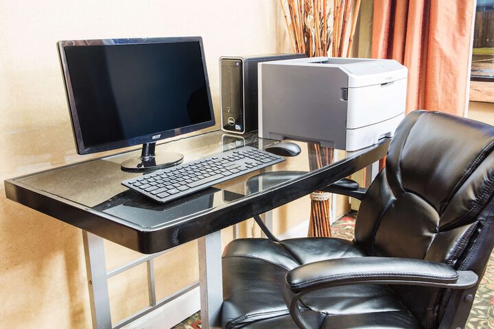 Business Center 27 of 28