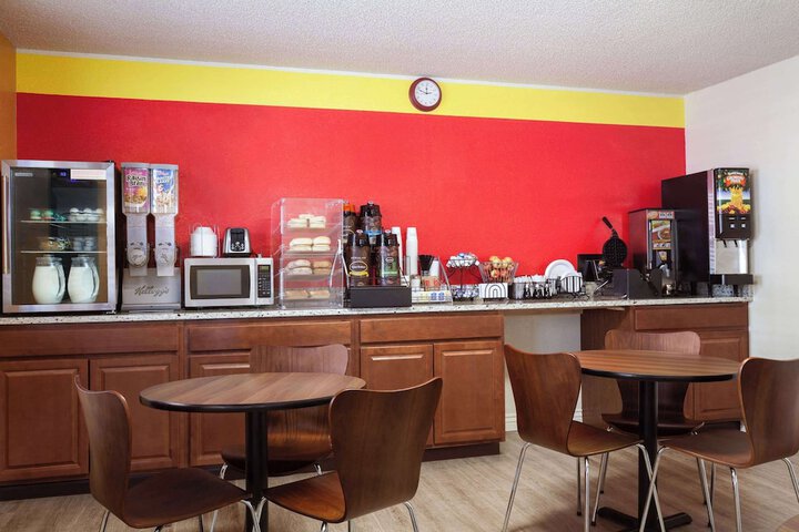 Breakfast/Coffee Service 24 of 24