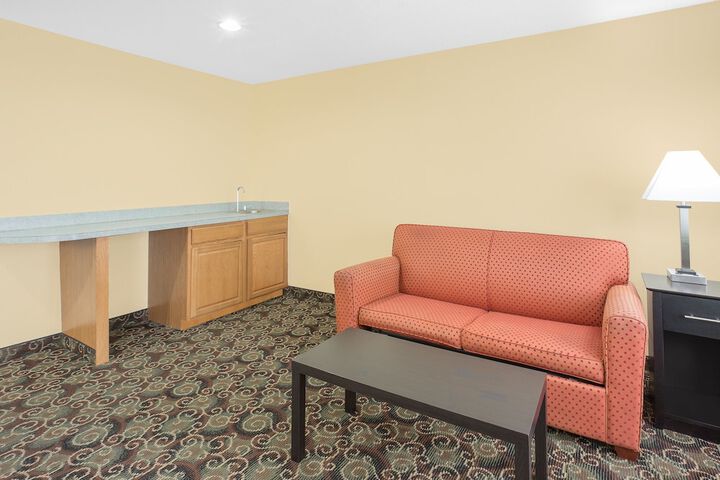 Room 8 of 25
