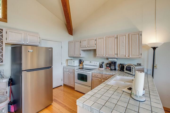 1 Mi to Diamond Peak: Townhome w / Lake Views