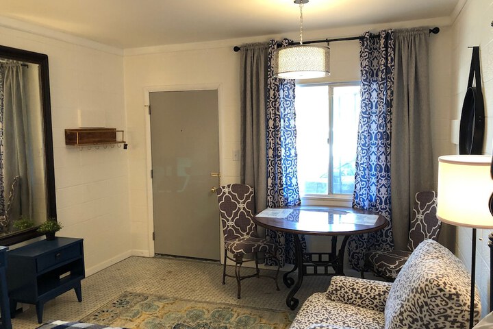 Room 6 of 32