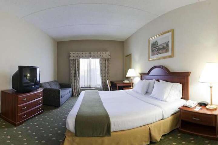 Room 26 of 80