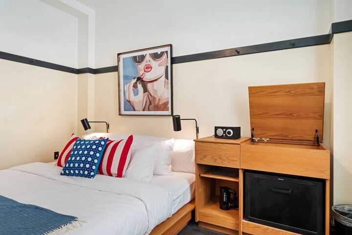 Room 52 of 70