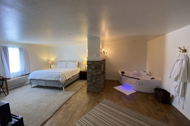 Room 12 of 28