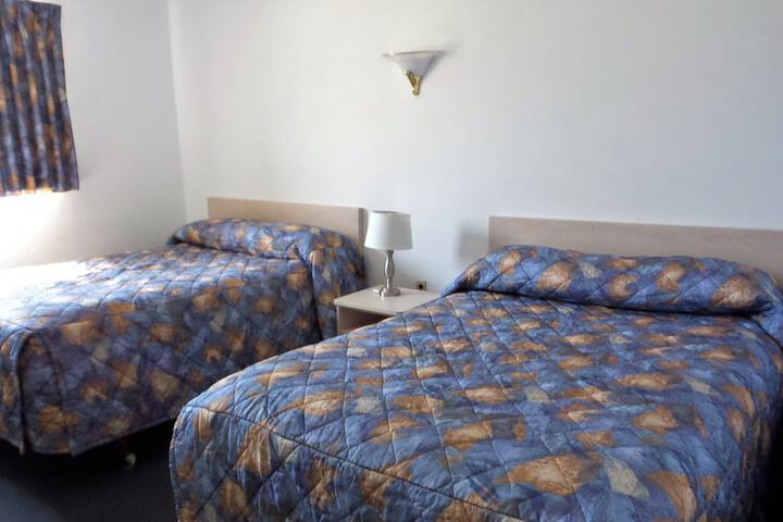Golden Rail Motel