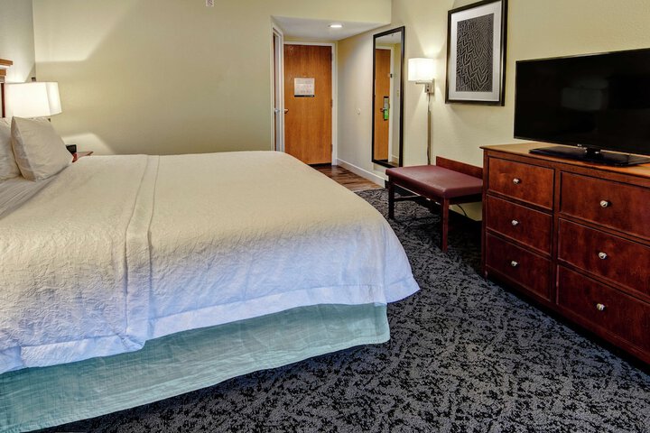 Hampton Inn by Hilton Charlotte / Matthews