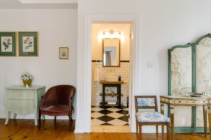 Room 22 of 46