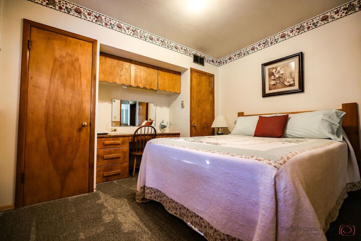 Room 32 of 46