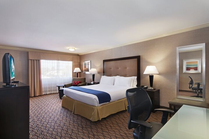 Room 9 of 39