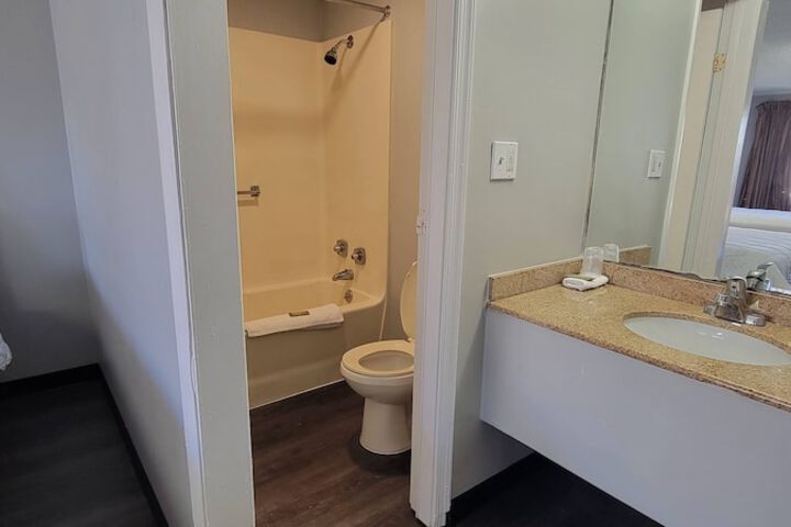 Room 8 of 13