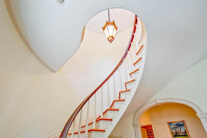 Captain Morse House - Luxury Waterfront, Town, & Beaches - 5 stars