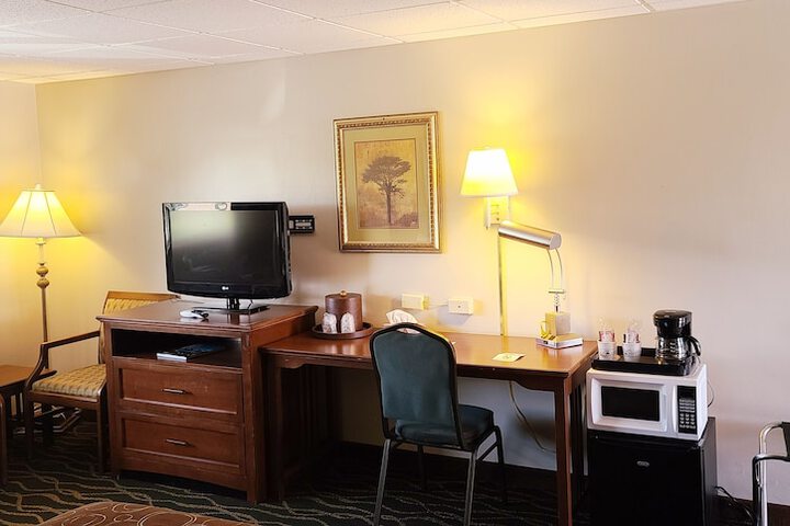 Room 6 of 9