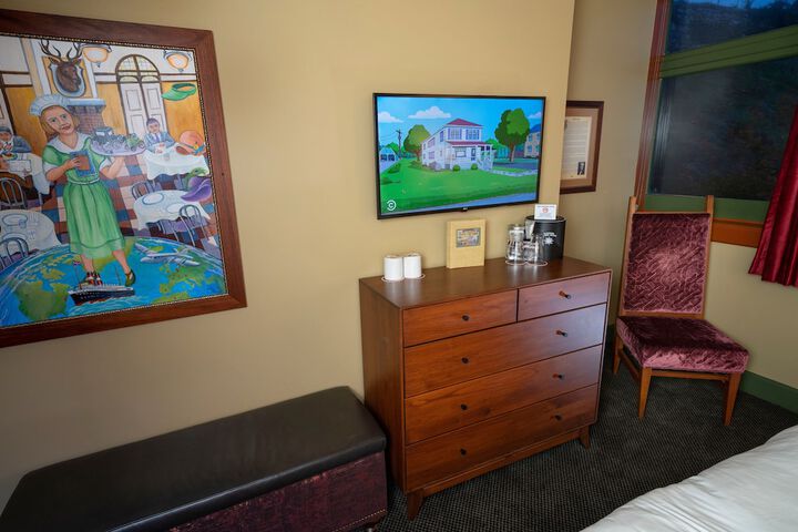 Room 33 of 41