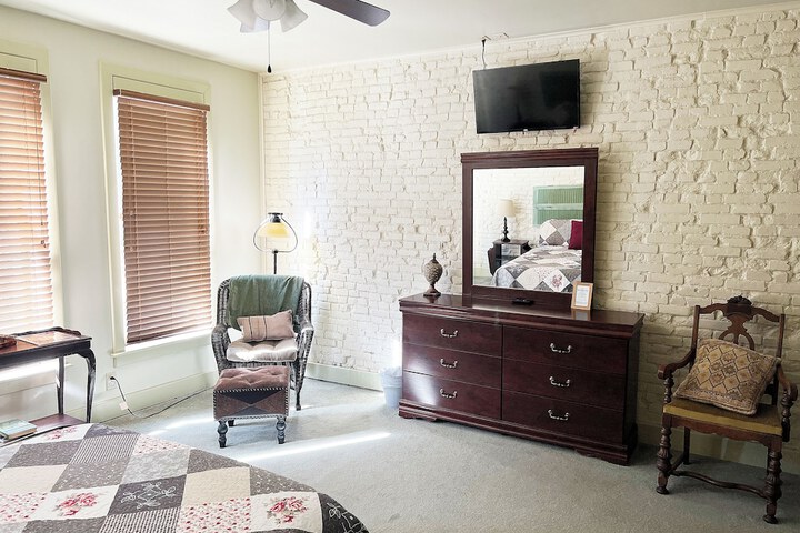 Room 3 of 10