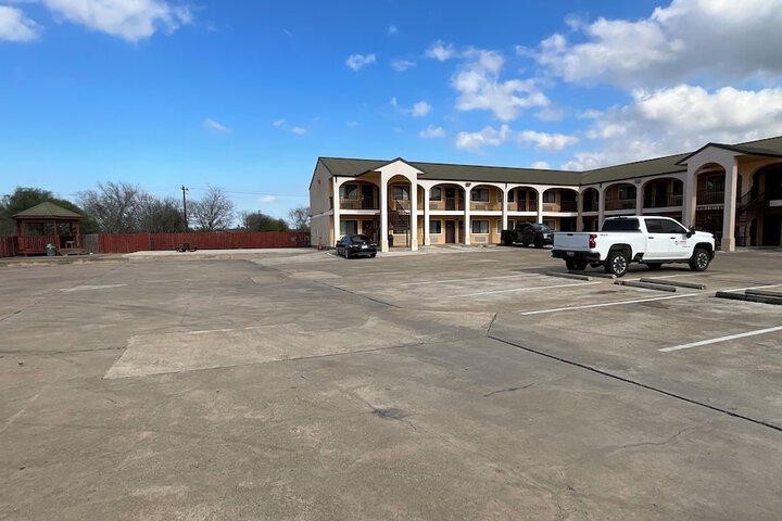 Executive Inn & Suites