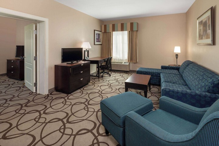 Room 9 of 33