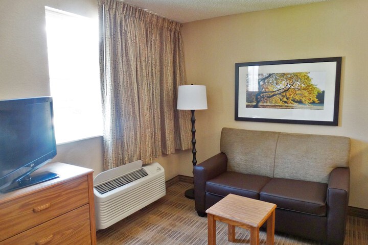 Room 13 of 32