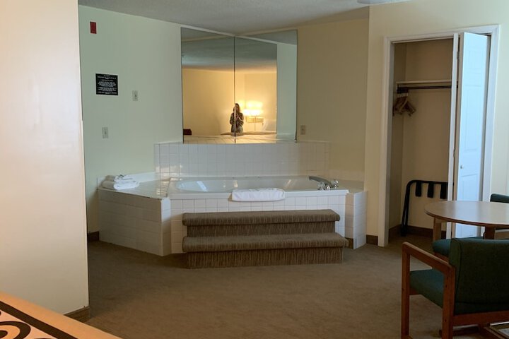 Room 7 of 32