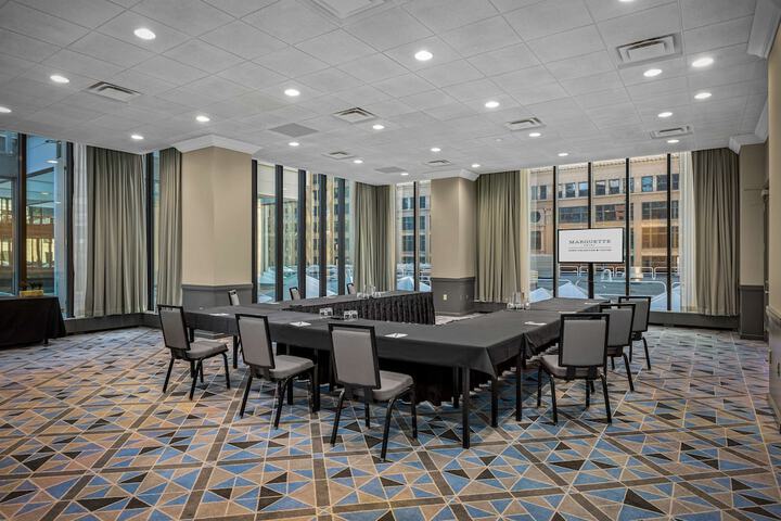 The Marquette Hotel Curio Collection by Hilton