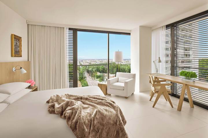 Room 43 of 83