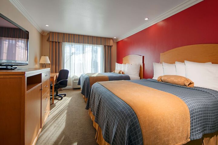 Room 9 of 32